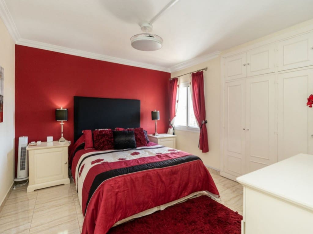 3 slaapkamer Penthouse te koop in El Paraiso met zwembad - € 345.000 (Ref: 9407901)