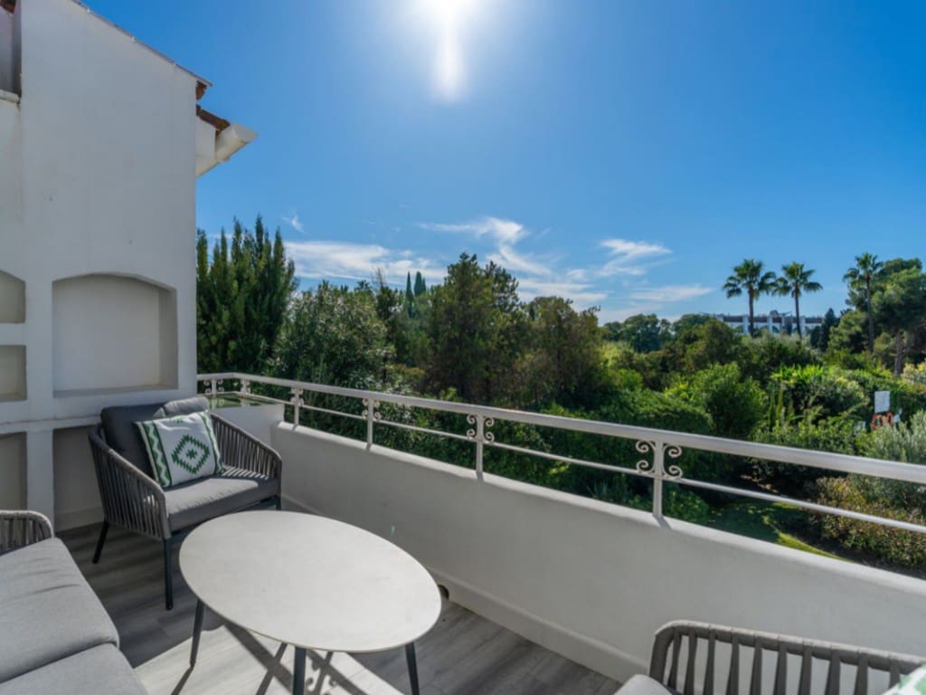 3 slaapkamer Penthouse te koop in El Paraiso met zwembad - € 345.000 (Ref: 9407901)