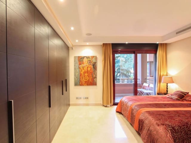 2 soveværelse Lejlighed til salg i Puerto Banus, Marbella med swimmingpool - € 2.400.000 (Ref: 9409162)