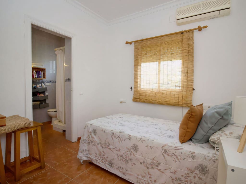 4 sypialnia Finka/Dom wiejski na sprzedaż w Cartama z basenem garażem - 342 000 € (Ref: 9410502)