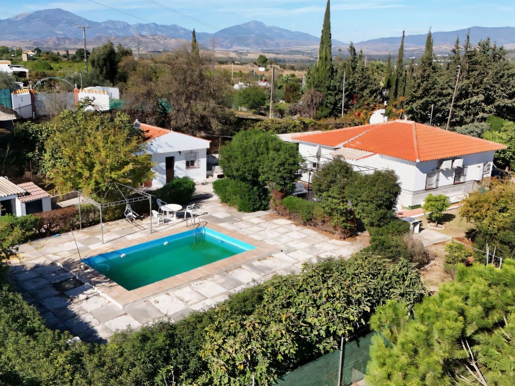 4 sypialnia Finka/Dom wiejski na sprzedaż w Cartama z basenem garażem - 342 000 € (Ref: 9410502)