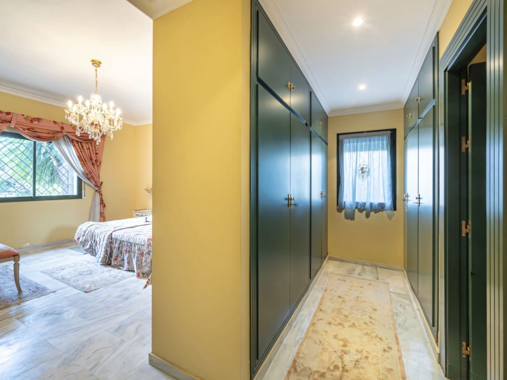 4 slaapkamer Villa te koop in Marbella met zwembad garage - € 2.050.000 (Ref: 9410503)