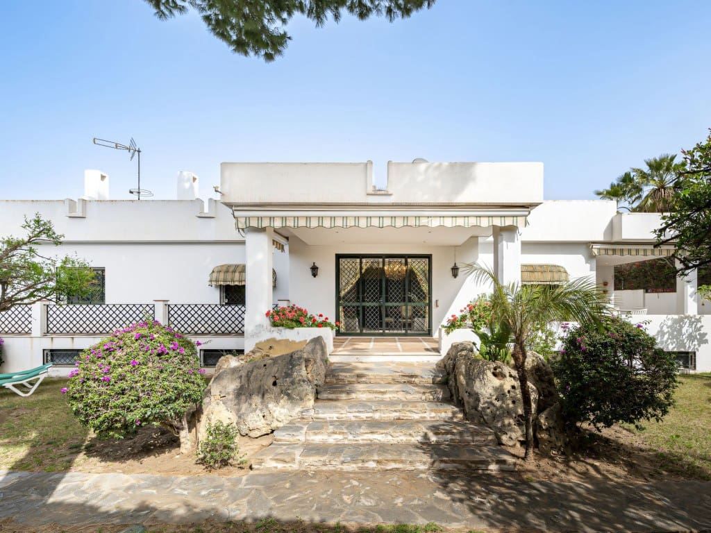 4 slaapkamer Villa te koop in Marbella met zwembad garage - € 2.050.000 (Ref: 9410503)