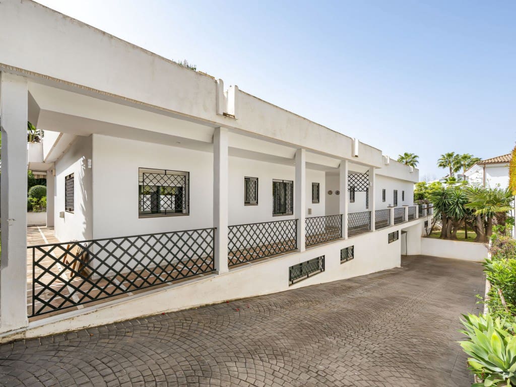 4 slaapkamer Villa te koop in Marbella met zwembad garage - € 2.050.000 (Ref: 9410503)