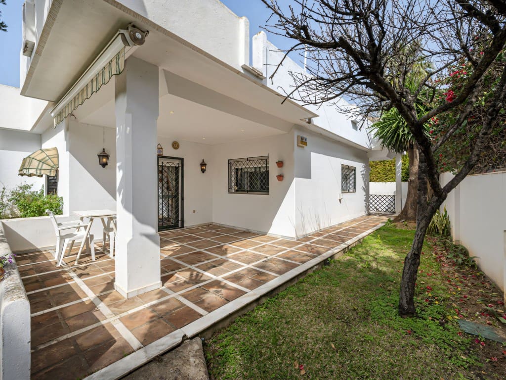 4 slaapkamer Villa te koop in Marbella met zwembad garage - € 2.050.000 (Ref: 9410503)