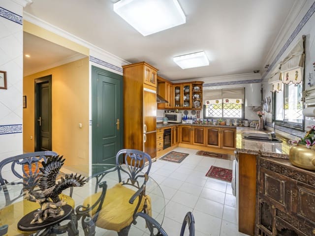 4 slaapkamer Villa te koop in Marbella met zwembad garage - € 2.050.000 (Ref: 9410503)