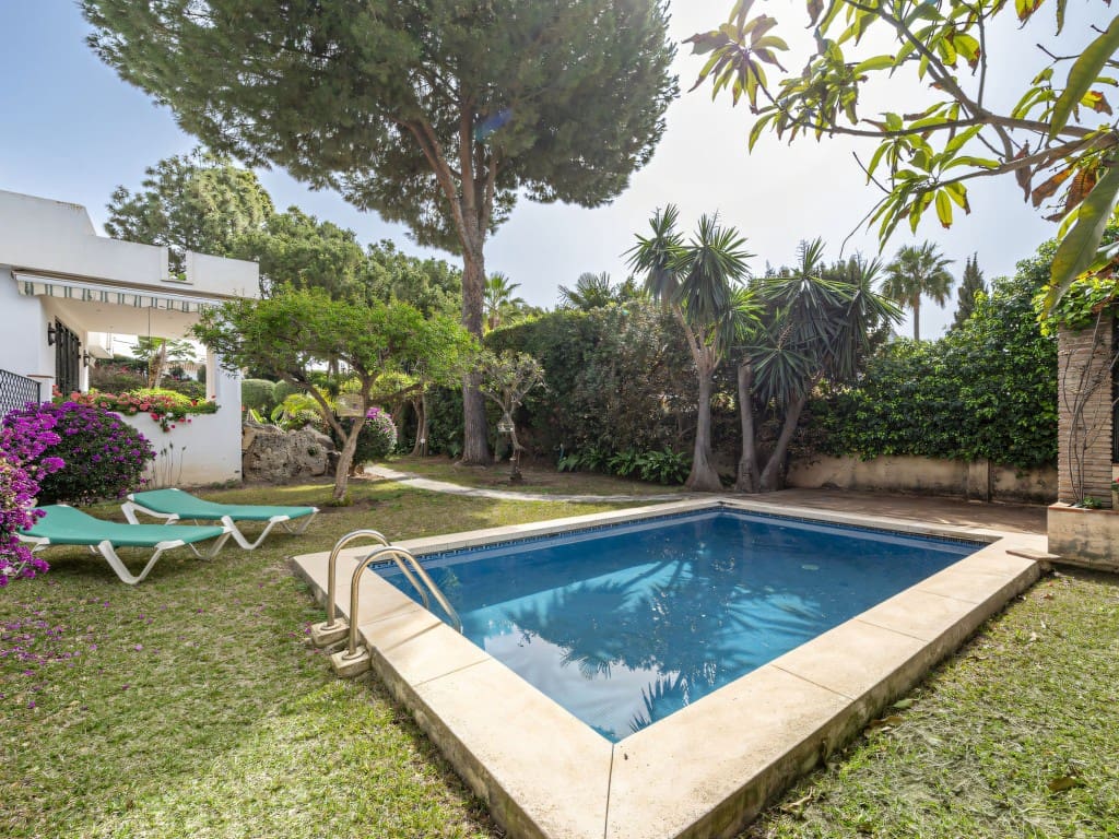 4 slaapkamer Villa te koop in Marbella met zwembad garage - € 2.050.000 (Ref: 9410503)