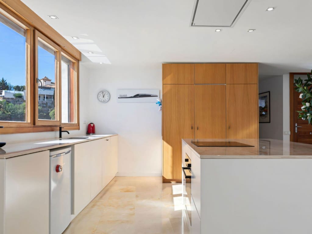 3 slaapkamer Penthouse te koop in Los Monteros met zwembad - € 795.000 (Ref: 9413559)