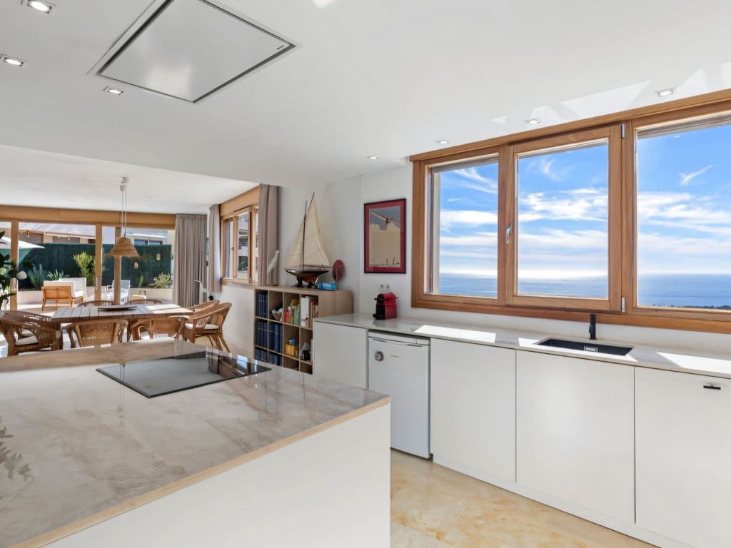 3 slaapkamer Penthouse te koop in Los Monteros met zwembad - € 795.000 (Ref: 9413559)