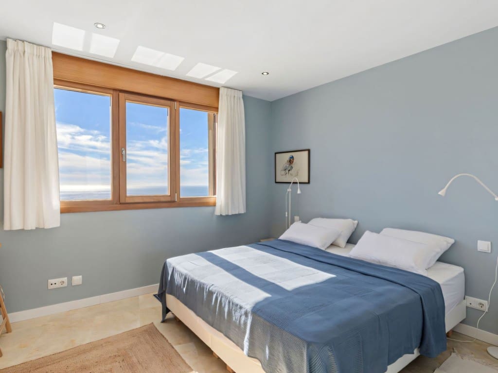 3 slaapkamer Penthouse te koop in Los Monteros met zwembad - € 795.000 (Ref: 9413559)