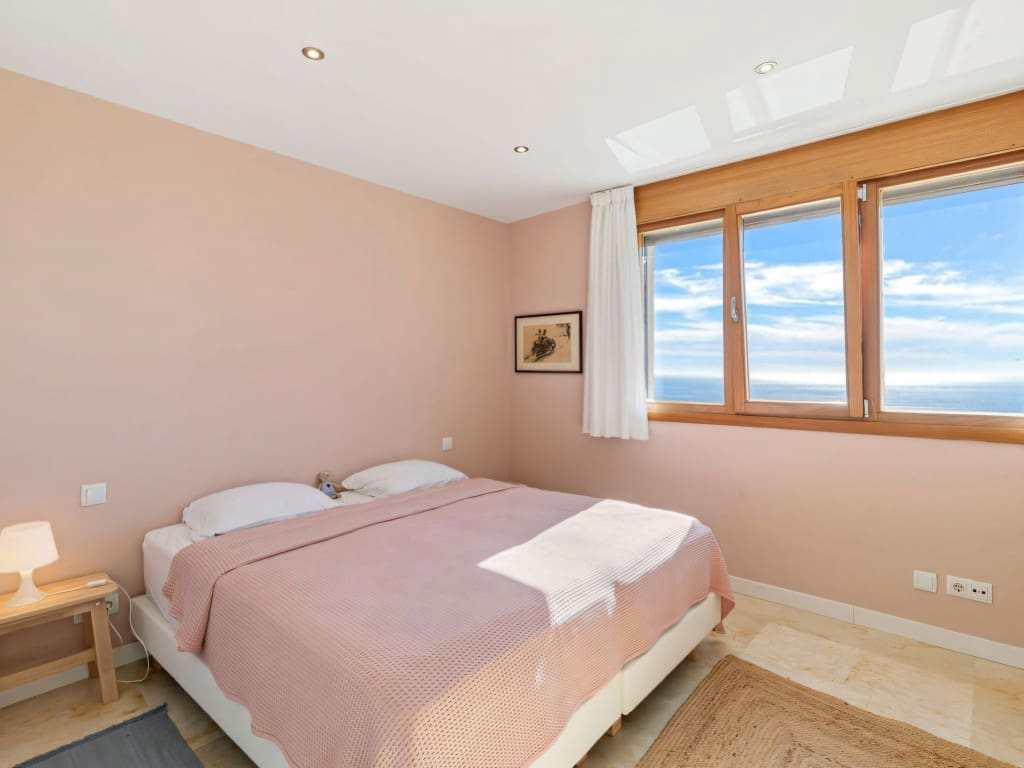 3 slaapkamer Penthouse te koop in Los Monteros met zwembad - € 795.000 (Ref: 9413559)