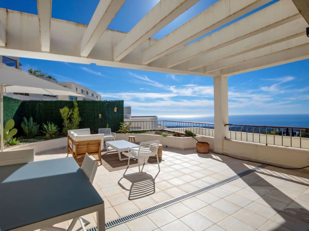 3 slaapkamer Penthouse te koop in Los Monteros met zwembad - € 795.000 (Ref: 9413559)