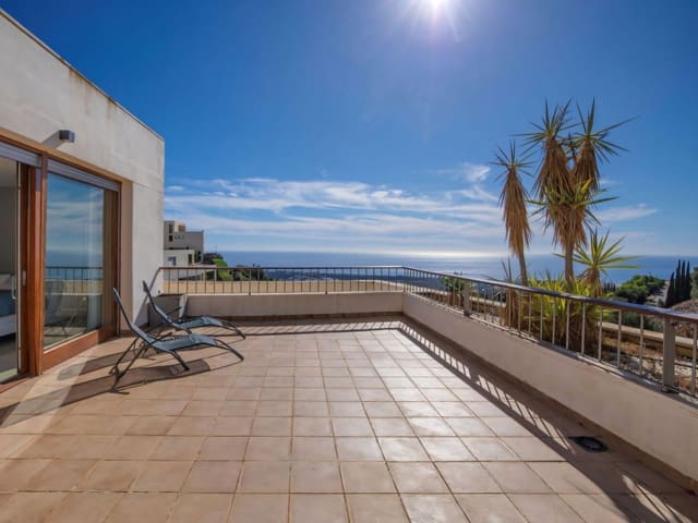 3 slaapkamer Penthouse te koop in Los Monteros, Marbella met zwembad - € 795.000 (Ref: 9413559)