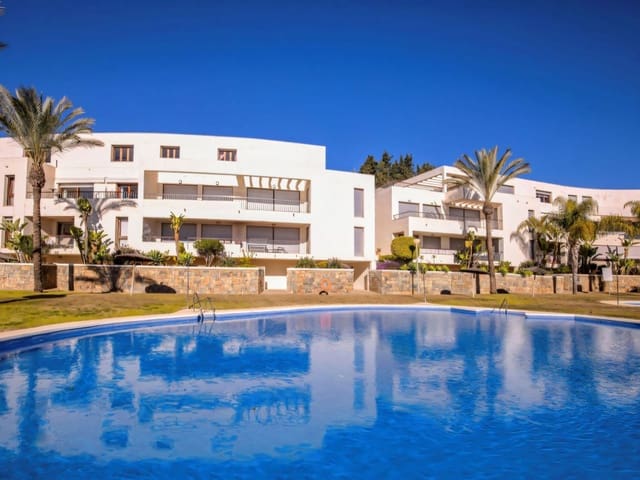 3 slaapkamer Penthouse te koop in Los Monteros, Marbella met zwembad - € 795.000 (Ref: 9413559)