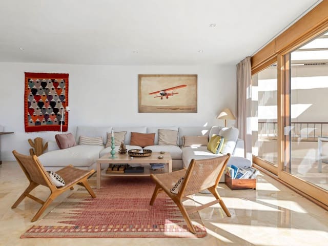 3 slaapkamer Penthouse te koop in Los Monteros, Marbella met zwembad - € 795.000 (Ref: 9413559)