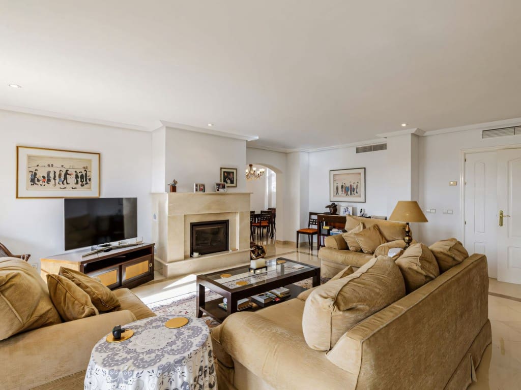 3 slaapkamer Penthouse te koop in Los Arqueros met zwembad garage - € 995.000 (Ref: 9413562)