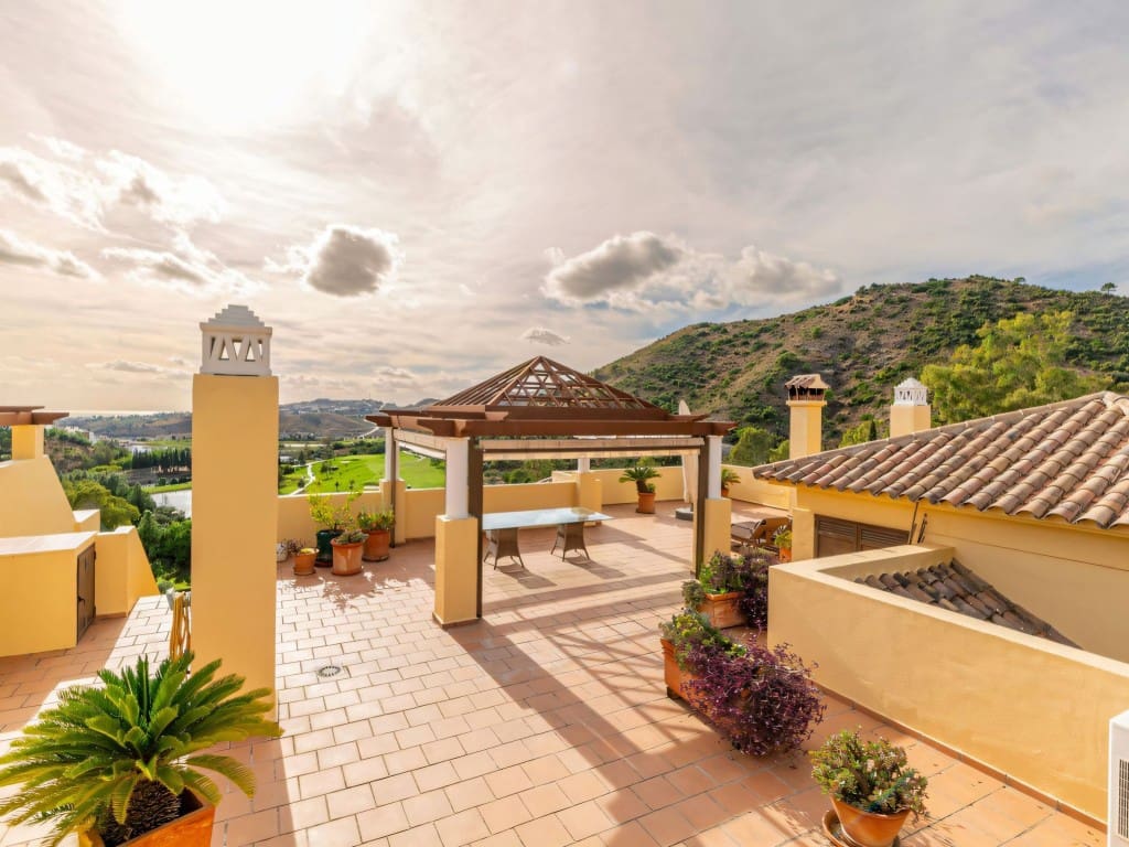 3 slaapkamer Penthouse te koop in Los Arqueros met zwembad garage - € 995.000 (Ref: 9413562)