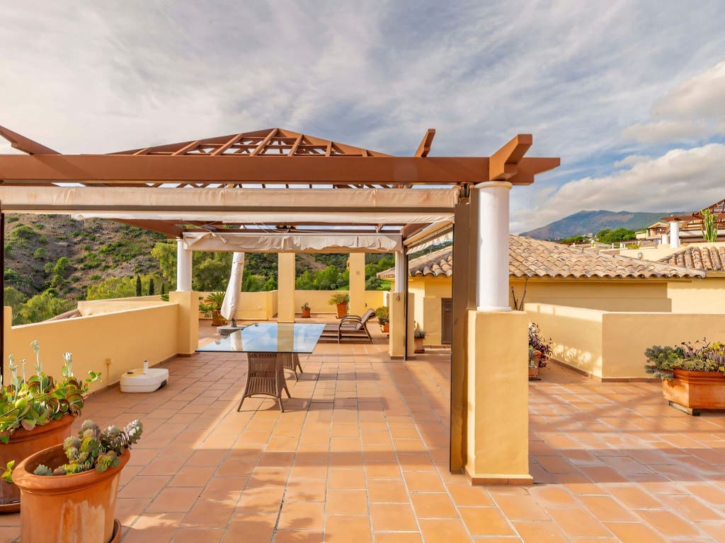 3 slaapkamer Penthouse te koop in Los Arqueros met zwembad garage - € 995.000 (Ref: 9413562)