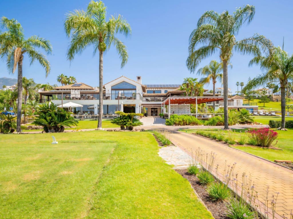 3 slaapkamer Penthouse te koop in Los Arqueros met zwembad garage - € 995.000 (Ref: 9413562)