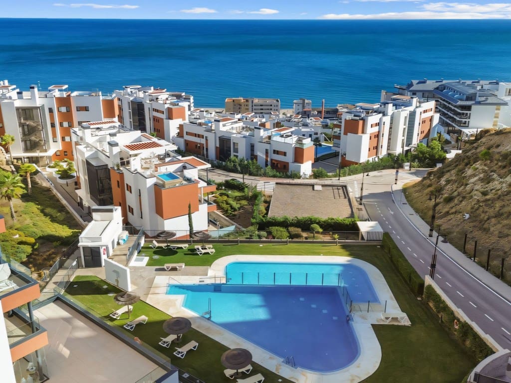 2 slaapkamer Penthouse te koop in Carvajal met zwembad garage - € 965.000 (Ref: 9415378)