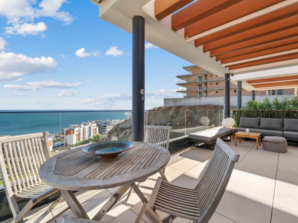 2 slaapkamer Penthouse te koop in Carvajal met zwembad garage - € 965.000 (Ref: 9415378)