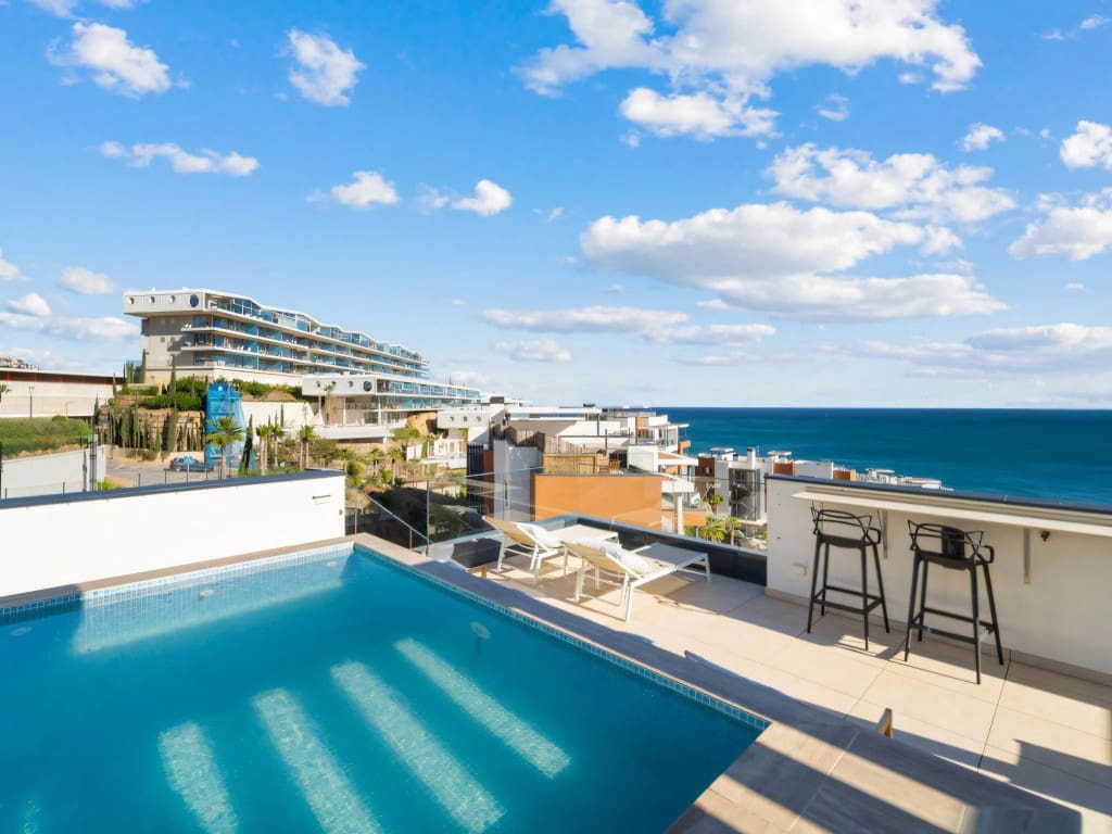 2 slaapkamer Penthouse te koop in Carvajal met zwembad garage - € 965.000 (Ref: 9415378)