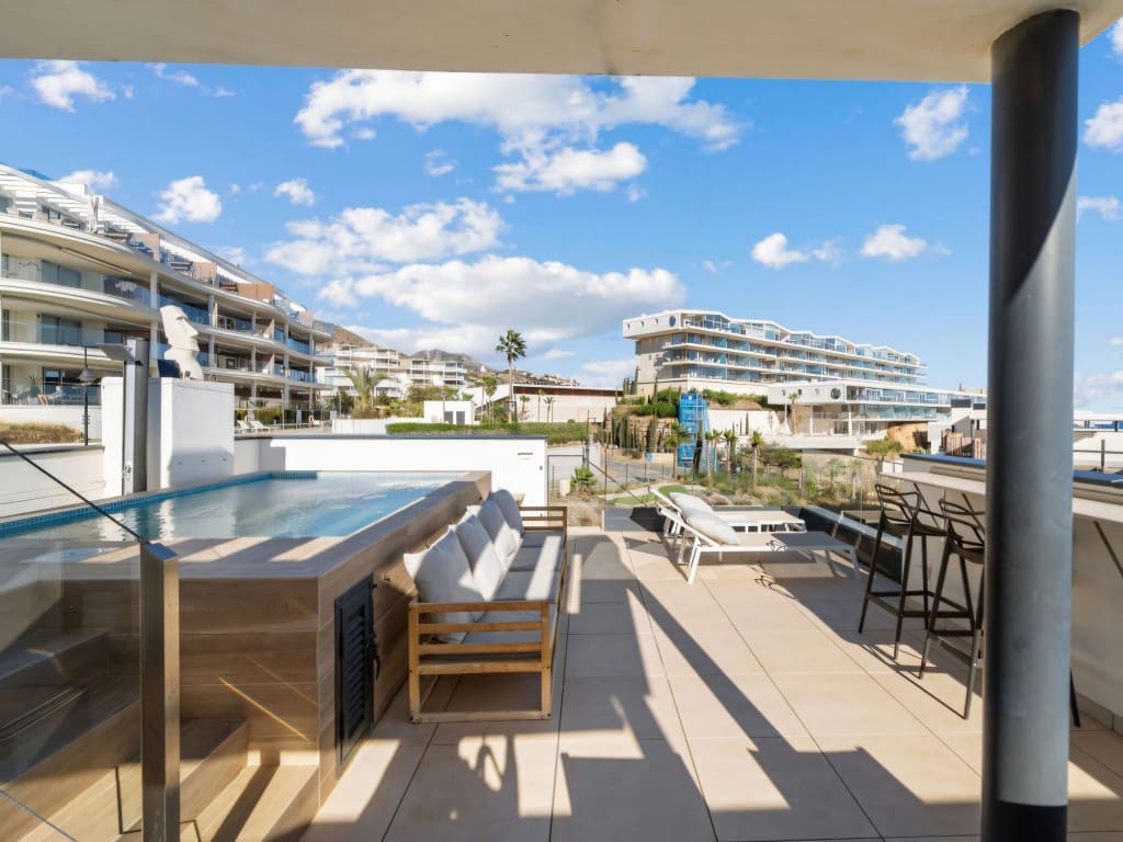 2 slaapkamer Penthouse te koop in Carvajal met zwembad garage - € 965.000 (Ref: 9415378)