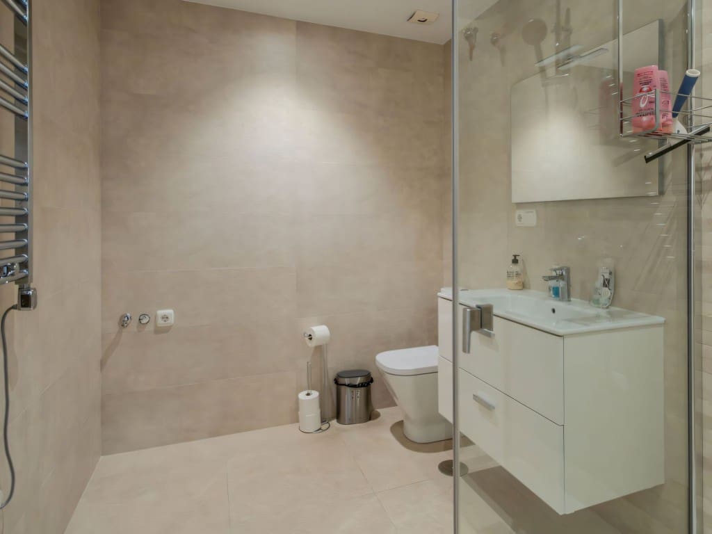 2 bedroom Apartment for sale in Nueva Andalucia with pool garage - € 560,000 (Ref: 9418819)