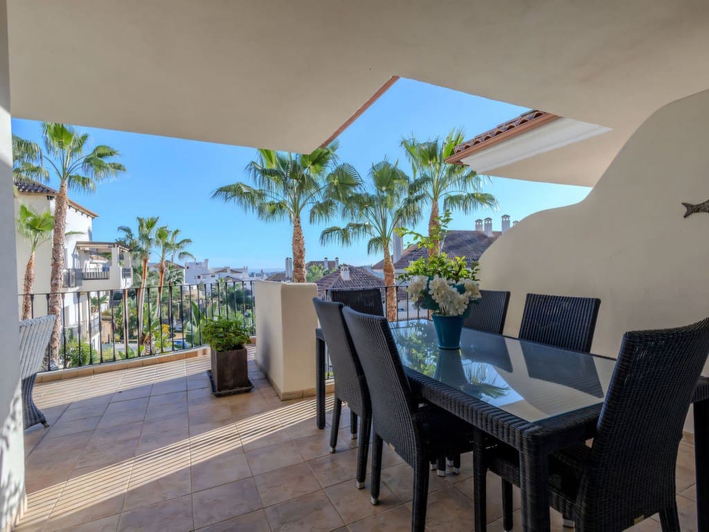 2 bedroom Apartment for sale in Nueva Andalucia with pool garage - € 560,000 (Ref: 9418819)