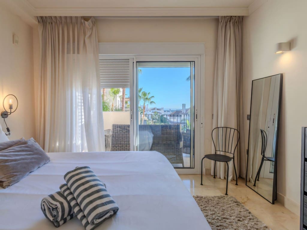 2 bedroom Apartment for sale in Nueva Andalucia with pool garage - € 560,000 (Ref: 9418819)