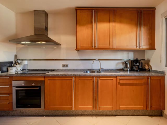 2 bedroom Apartment for sale in Nueva Andalucia, Marbella with pool garage - € 560,000 (Ref: 9418819)