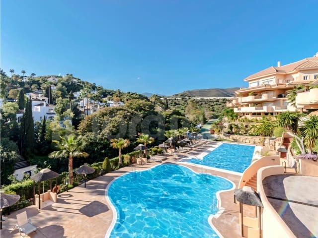 2 bedroom Apartment for sale in Nueva Andalucia, Marbella with pool garage - € 560,000 (Ref: 9418819)