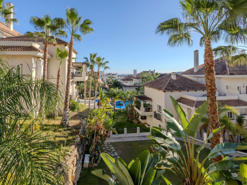 2 bedroom Apartment for sale in Nueva Andalucia with pool garage - € 560,000 (Ref: 9418819)