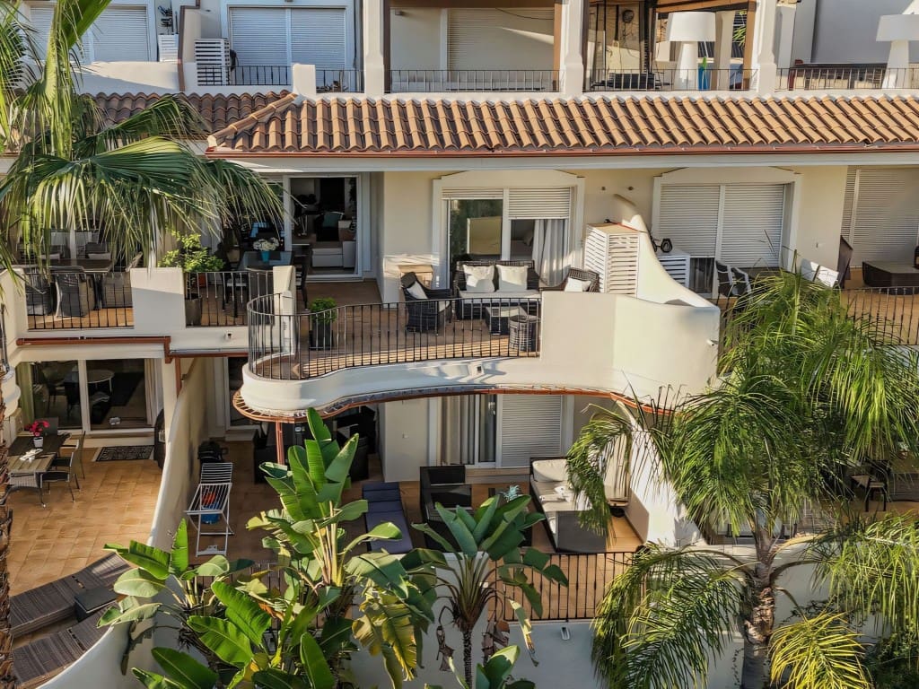 2 bedroom Apartment for sale in Nueva Andalucia with pool garage - € 560,000 (Ref: 9418819)