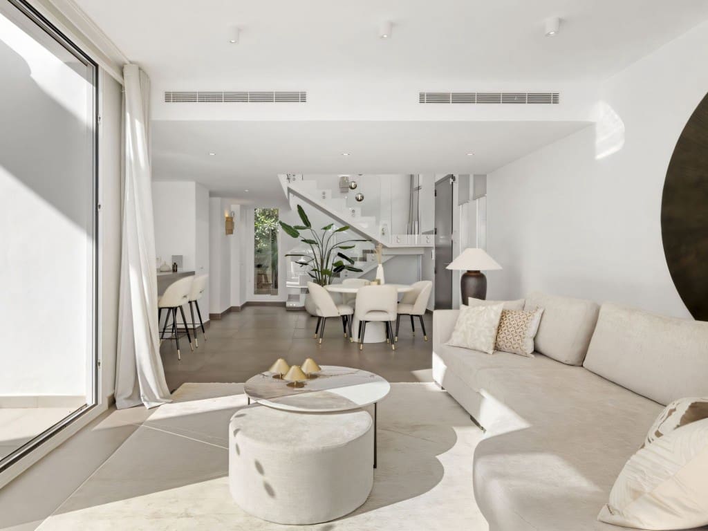 3 slaapkamer Villa te koop in Mijas Costa met zwembad garage - € 1.400.000 (Ref: 9418820)