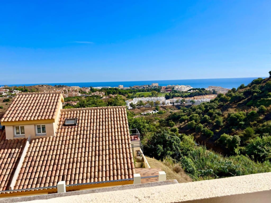 3 quarto Casa em Banda para venda em Torrequebrada com piscina garagem - 389 000 € (Ref: 9421817)