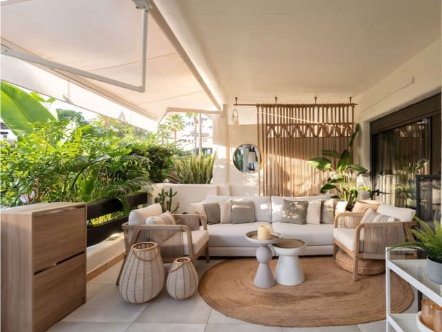 Apartamento de 2 habitaciones en Estepona en venta con piscina - 650.000 € (Ref: 9425658)