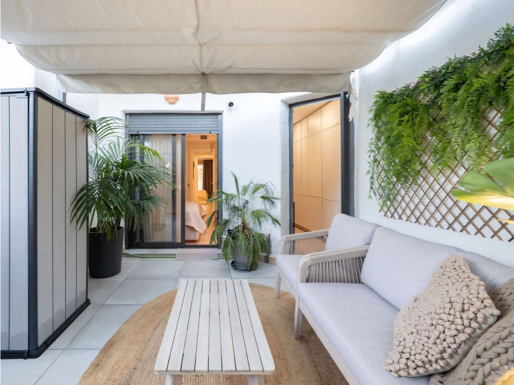 Apartamento de 2 habitaciones en Estepona en venta con piscina - 650.000 € (Ref: 9425658)