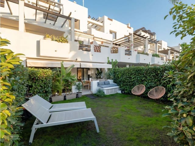 Apartamento de 2 habitaciones en Estepona en venta con piscina - 650.000 € (Ref: 9425658)