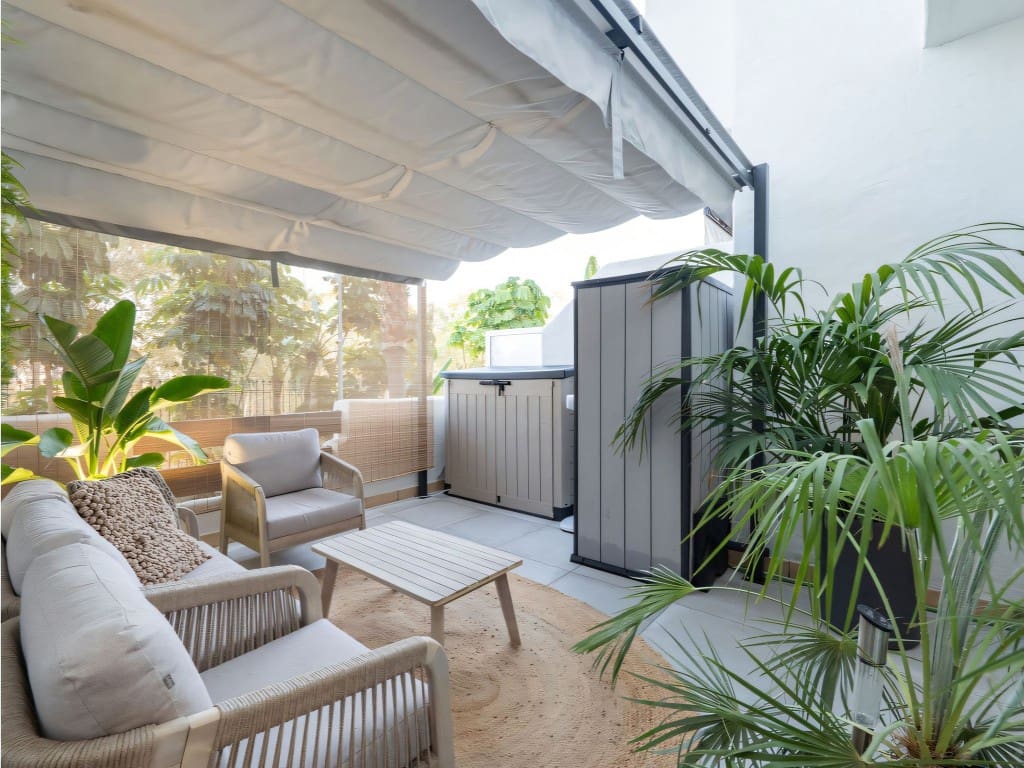 Apartamento de 2 habitaciones en Estepona en venta con piscina - 650.000 € (Ref: 9425658)