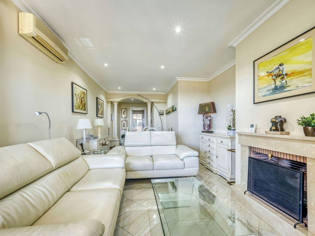 2 slaapkamer Appartement te koop in Nueva Andalucia met zwembad - € 495.000 (Ref: 9425659)