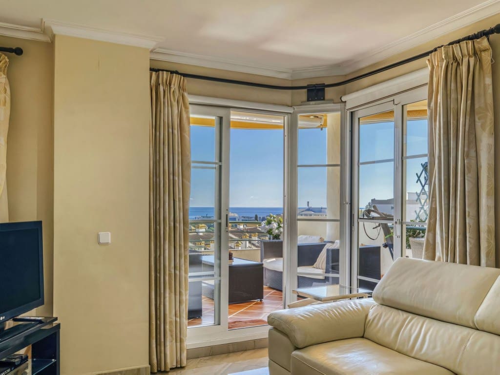 2 slaapkamer Appartement te koop in Nueva Andalucia met zwembad - € 495.000 (Ref: 9425659)