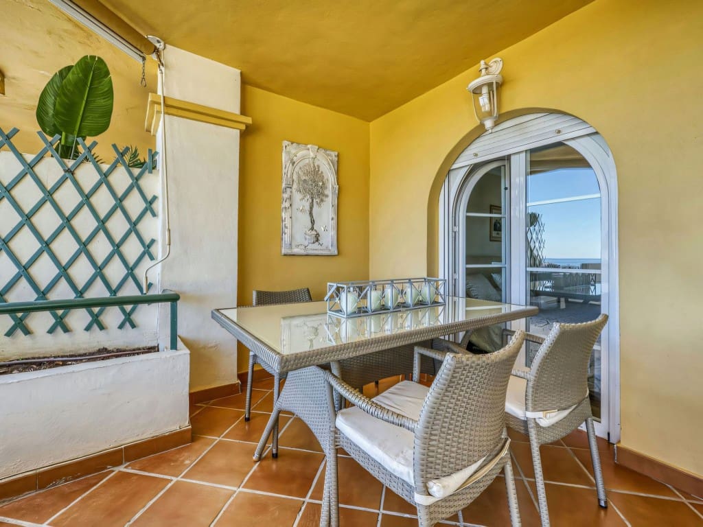 2 slaapkamer Appartement te koop in Nueva Andalucia met zwembad - € 495.000 (Ref: 9425659)