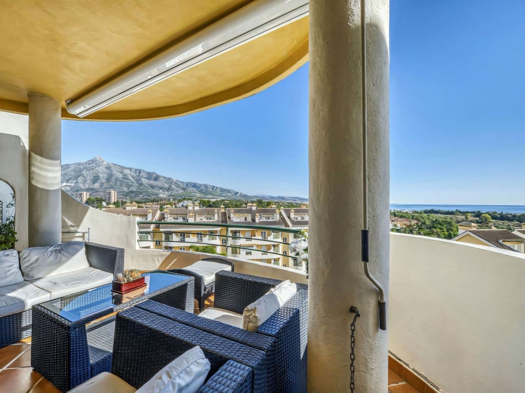 2 slaapkamer Appartement te koop in Nueva Andalucia met zwembad - € 495.000 (Ref: 9425659)