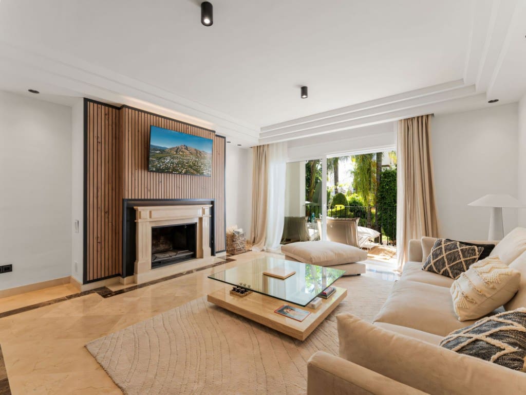 3 bedroom Apartment for sale in Golden Mile with pool - € 1,150,000 (Ref: 9426850)