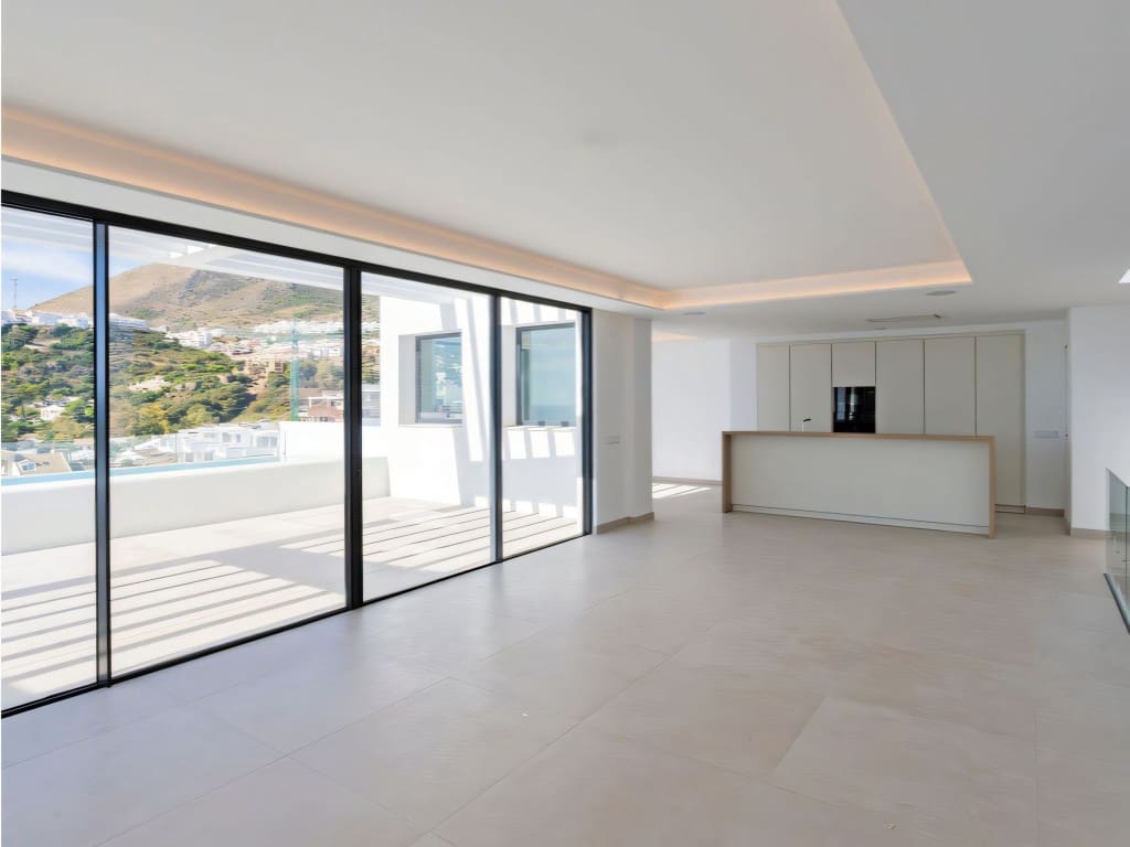 4 bedroom Villa for sale in Benalmadena with pool garage - € 2,100,000 (Ref: 9426851)