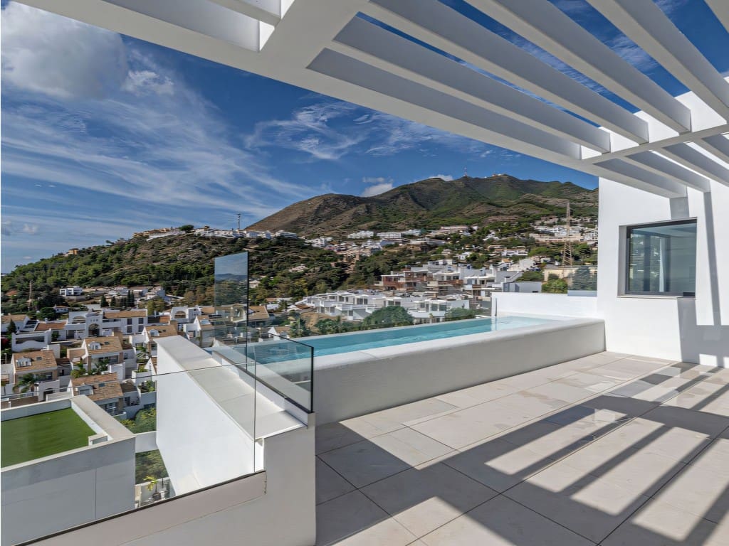 4 bedroom Villa for sale in Benalmadena with pool garage - € 2,100,000 (Ref: 9426851)