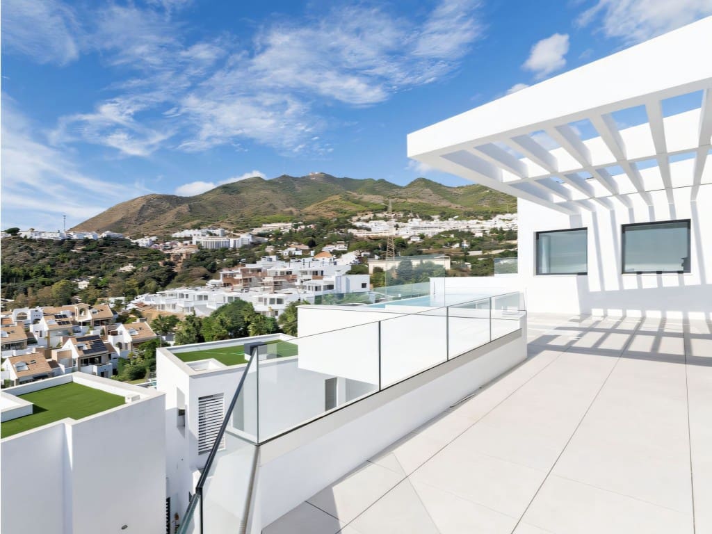 4 bedroom Villa for sale in Benalmadena with pool garage - € 2,100,000 (Ref: 9426851)