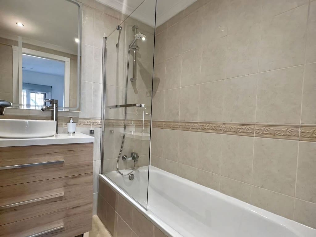 2 soverom Leilighet til salgs i Riviera del Sol med svømmebasseng garasje - € 385 000 (Ref: 9430742)