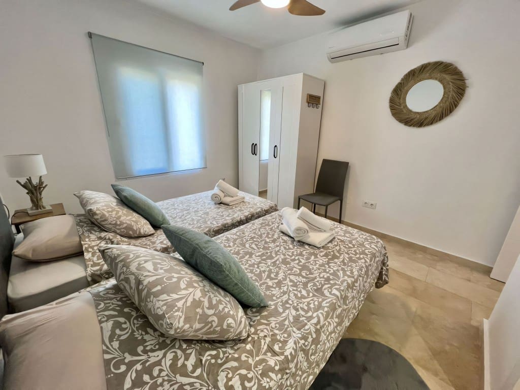 2 soverom Leilighet til salgs i Riviera del Sol med svømmebasseng garasje - € 385 000 (Ref: 9430742)